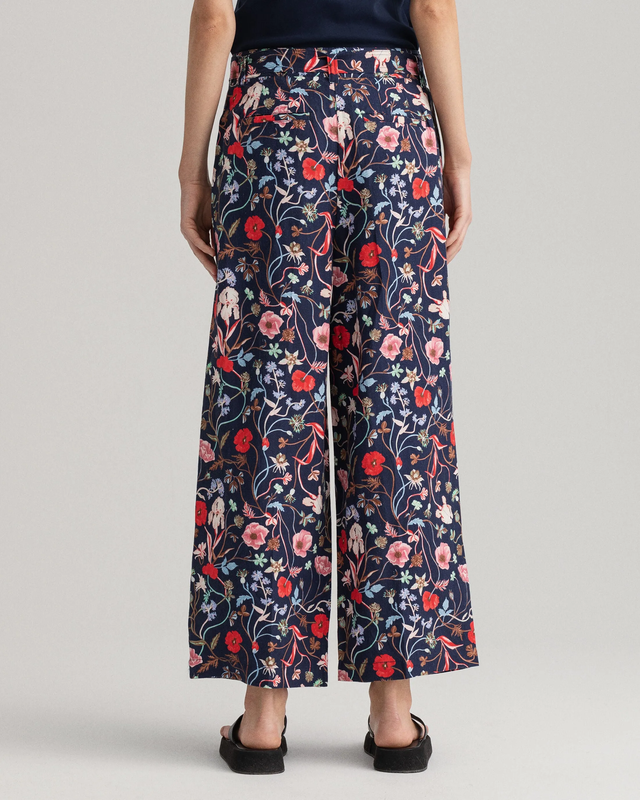 GANT Wild Floral Print Belt Cropped Pants 4150213