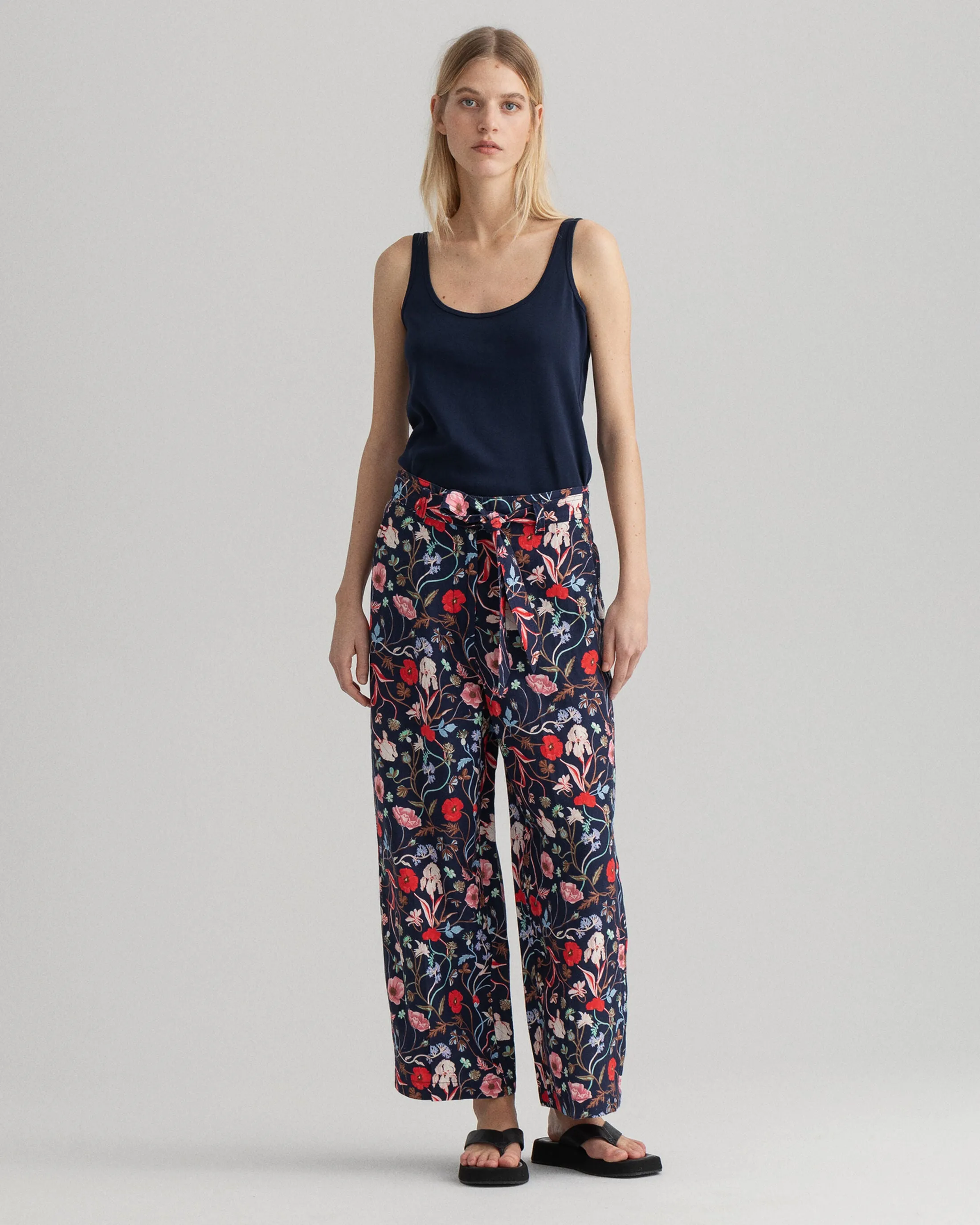 GANT Wild Floral Print Belt Cropped Pants 4150213