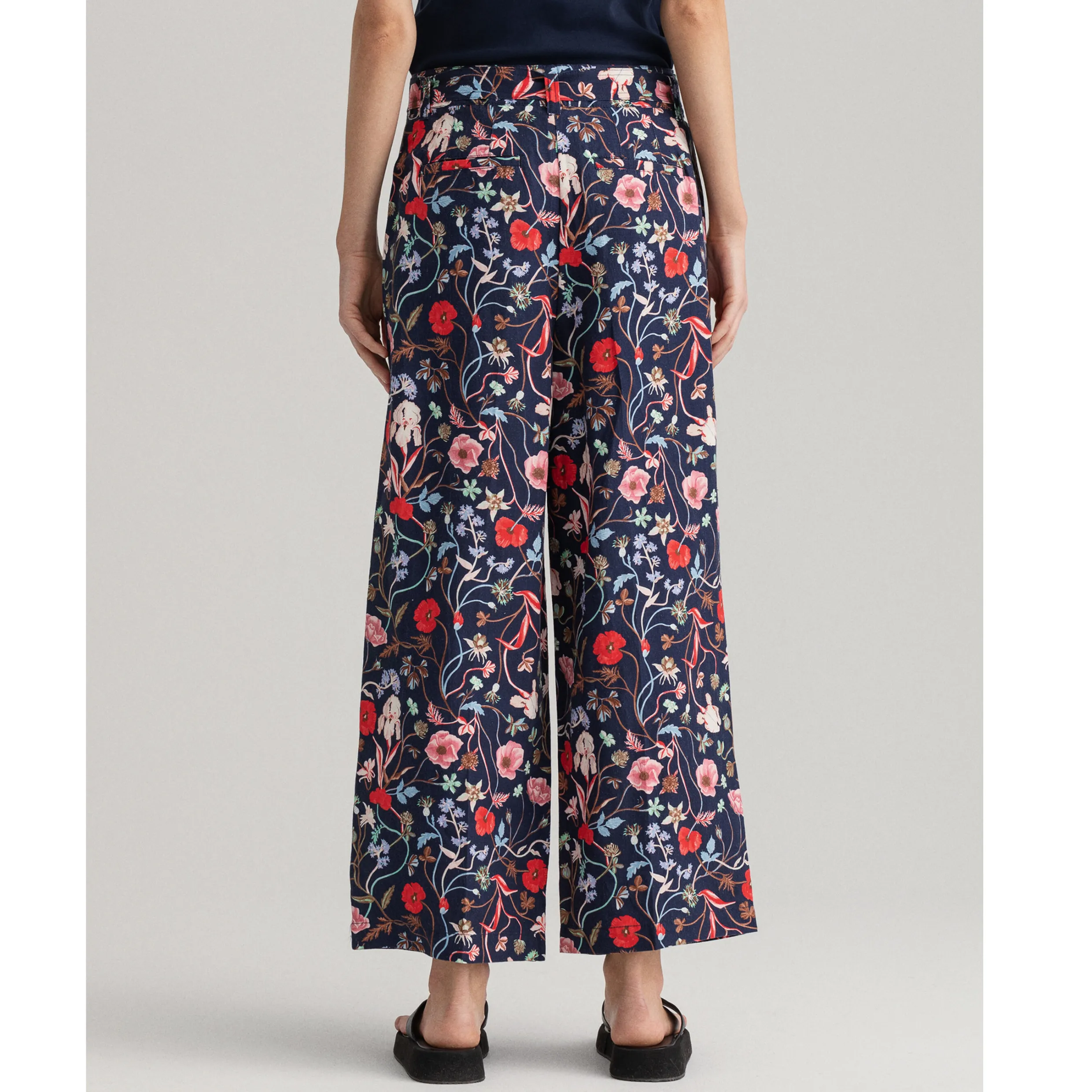 GANT Wild Floral Print Belt Cropped Pants 4150213